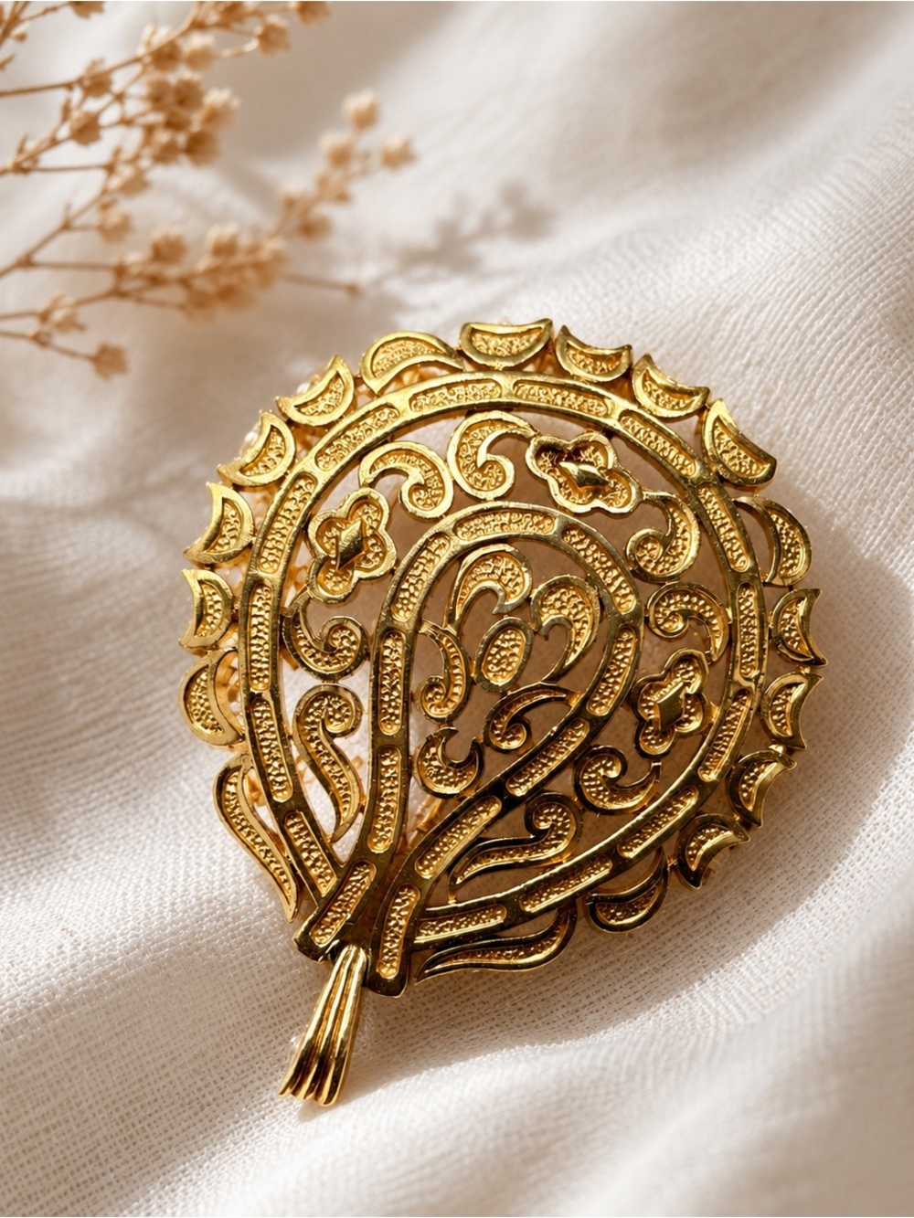 Vintage Trifari Gold Tone Openwork Leaf Brooch Pin